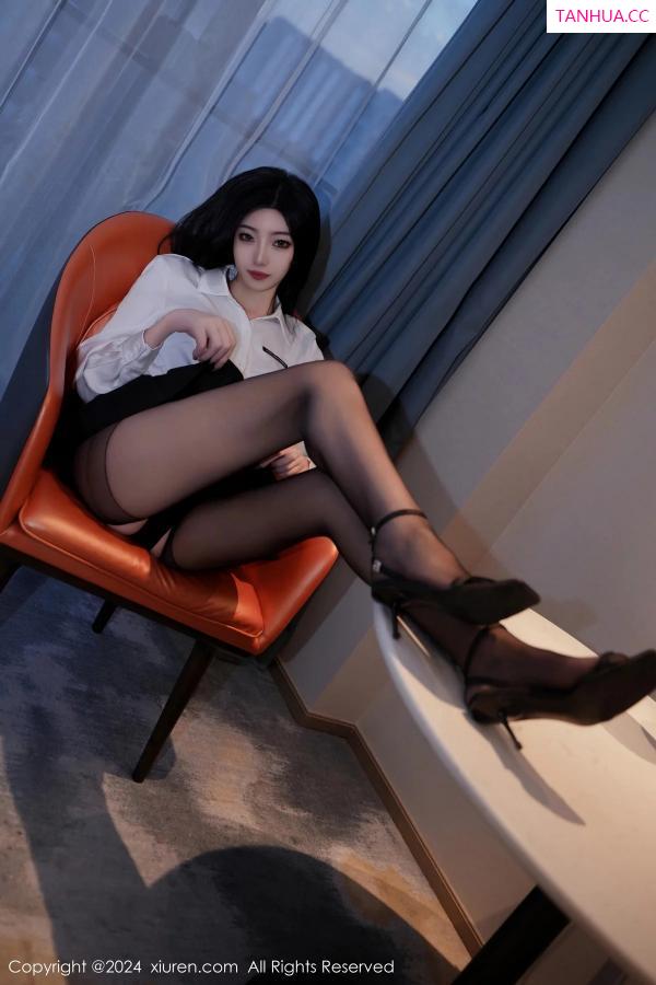 唐安琪  [XiuRen]高清写真图 2024.01.02 No.7894 安琪Yee 黑丝美腿第33张图片